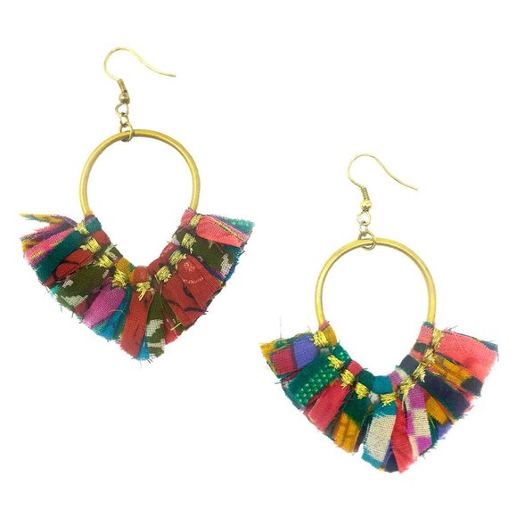 NWT World Finds Kantha Arrowhead Fabric Earrings - Picture 3 of 3